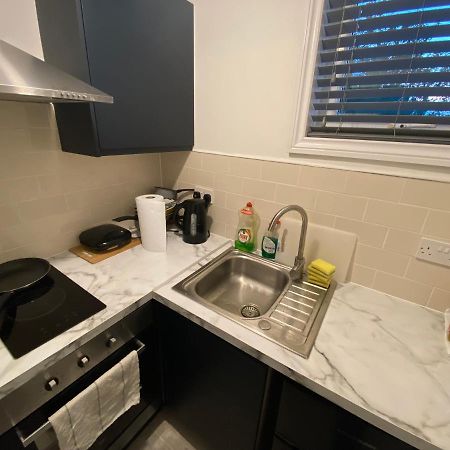 Small Single Room Walking Distance To Hove Station Екстериор снимка