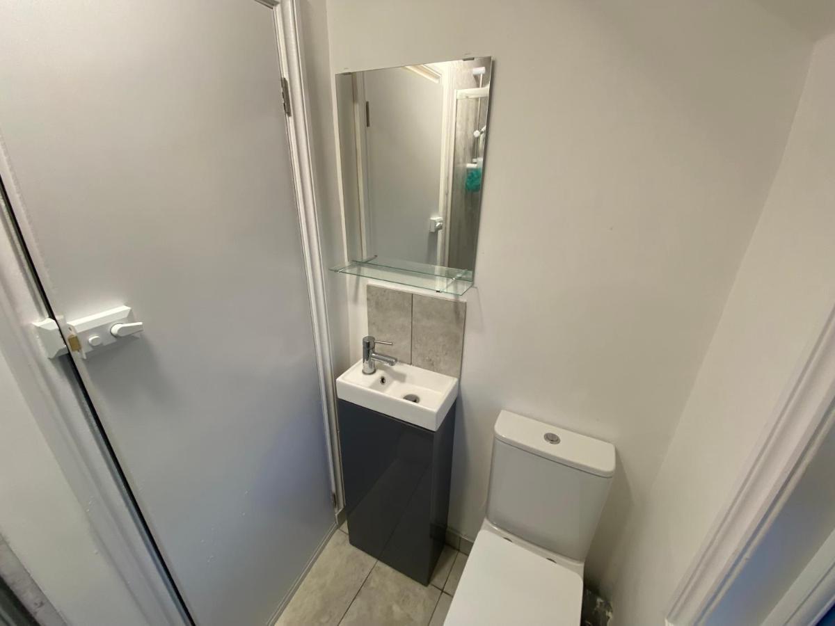 Small Single Room Walking Distance To Hove Station Екстериор снимка