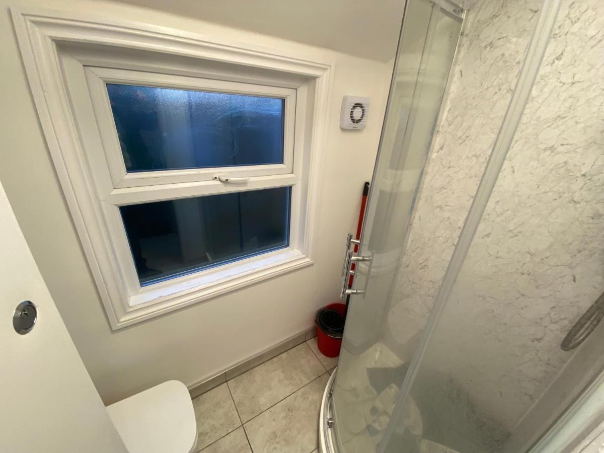 Small Single Room Walking Distance To Hove Station Екстериор снимка