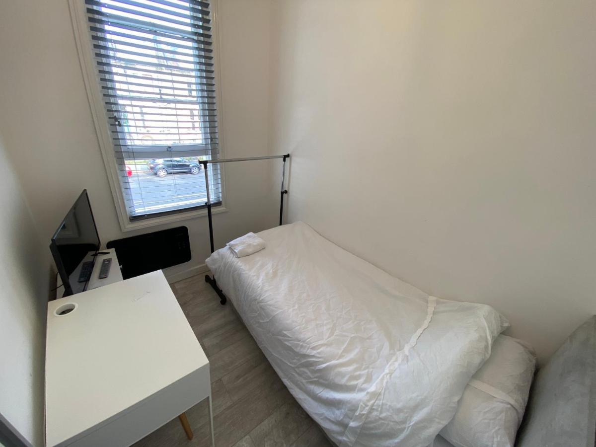 Small Single Room Walking Distance To Hove Station Екстериор снимка